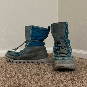 Blue North Face hiking boots